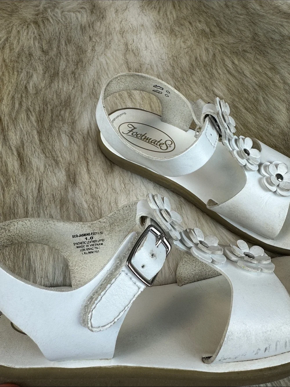 FootMates Jasmine Girls Size 1 White Leather Floral Sandals